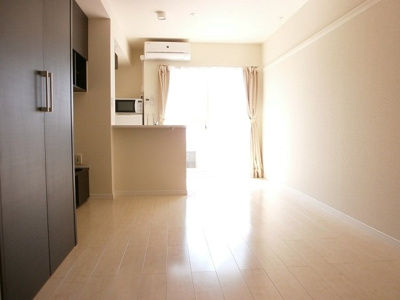 【居間・リビング】 | ミランダ山根Ⅳ | 使いやすい居間です