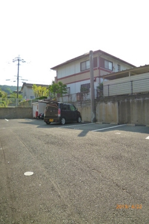 サンモールの駐車場|駐車スペースもあります