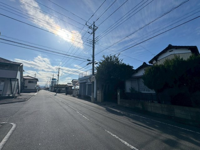 －三丁目不動産-　本庄市けや木1丁目　売土地の前面道路含む現地写真