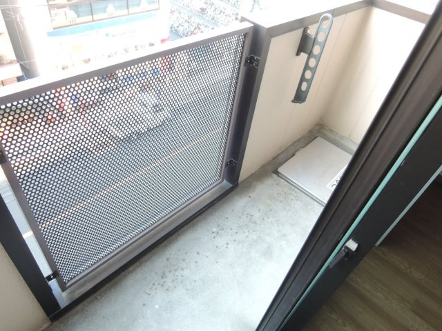 市川ビルのバルコニー|お洗濯にも便利なバルコニー付き