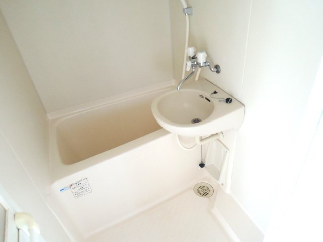 市川ビルの浴室|ゆったり過ごせるお風呂です