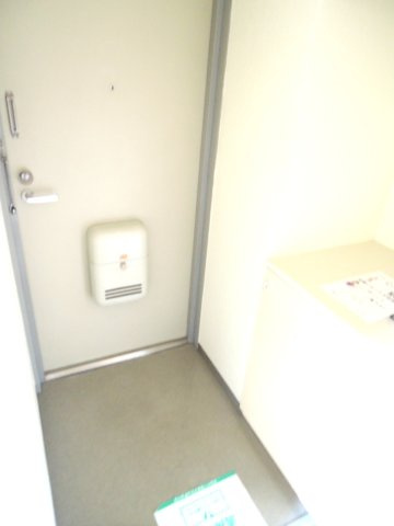 市川ビルの玄関|明るい玄関です