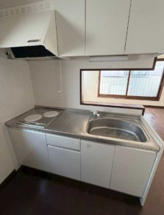 花伝テラス　駐車場付き　陽当たり良好　ルーフバルコニー　のキッチン