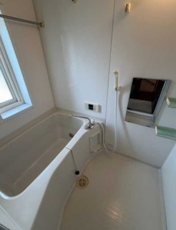 花伝テラス　駐車場付き　陽当たり良好　ルーフバルコニー　の浴室