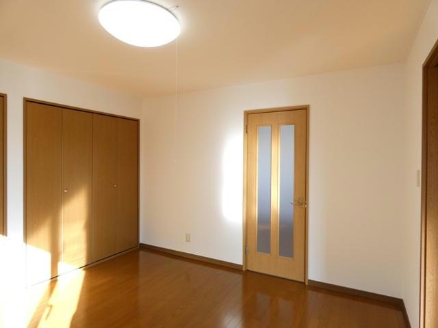 ハイツ入舟の洋室