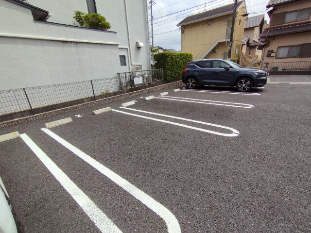 ラピス矢作の駐車場