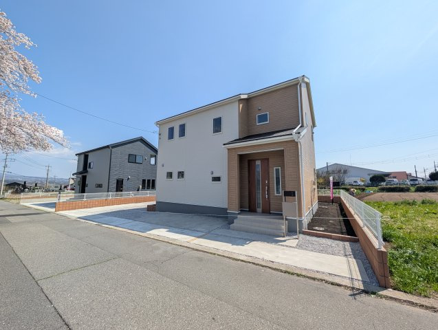 【間取り】 | リーブルガーデン.S吉岡町第12下野田ー① | 暖かな全居室南向き！水回りを最短距離で結んだラクラク家事同線！
シューズインクロークや納戸完備！