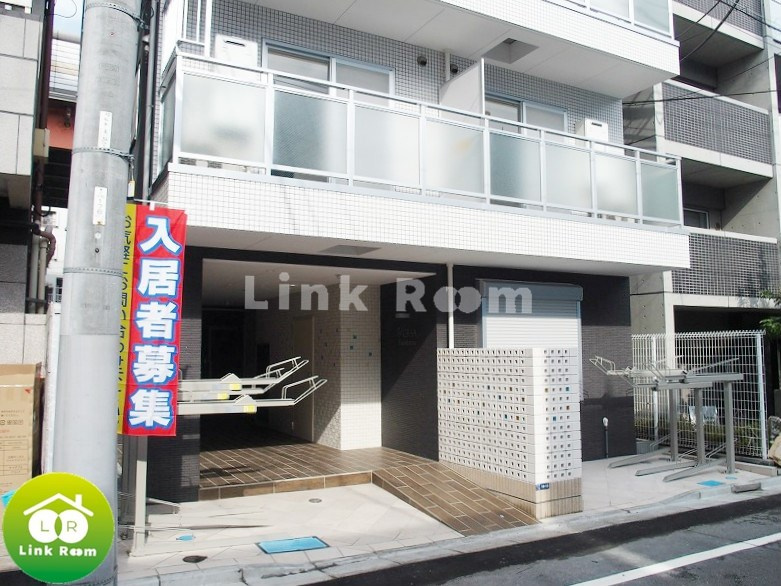 b'CASA立川のエントランス