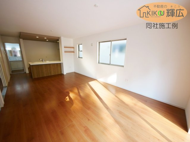 明石市大久保町15期山手台　2号棟未入居の居間・リビング|同社施工例です。