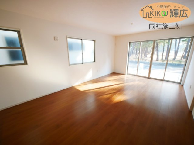 明石市大久保町15期山手台　2号棟未入居の居間・リビング|同社施工例です。