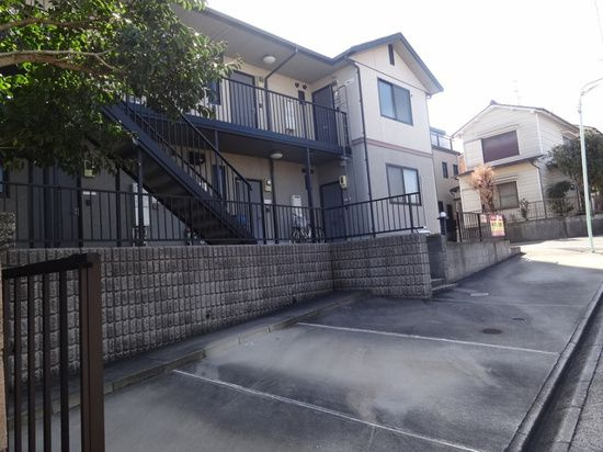 ソレイユトリスの駐車場