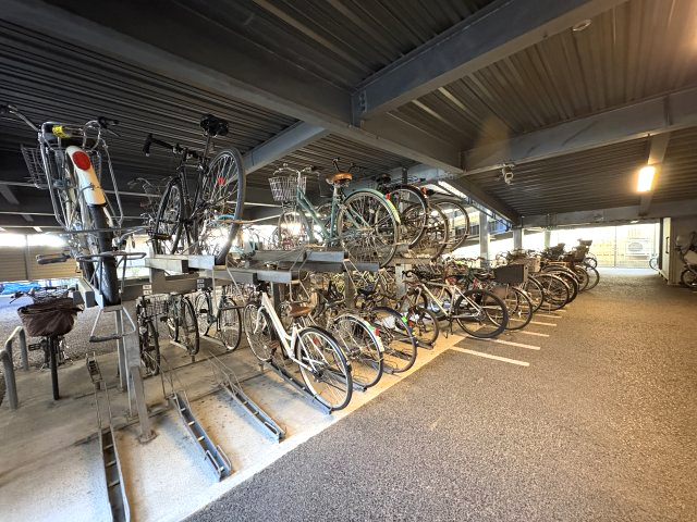 ルイシャトレ戸田公園プロッシモの駐輪場