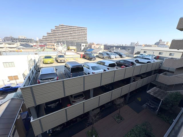 ルイシャトレ戸田公園プロッシモの駐車場