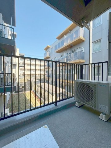 「防音マンション」クリオラモード新江古田サウンドテラスのバルコニー|バルコニーからの眺めを楽しみながら食事をしませんか