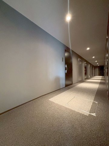 「防音マンション」クリオラモード新江古田サウンドテラスのロビー|落ち着いたロビーです