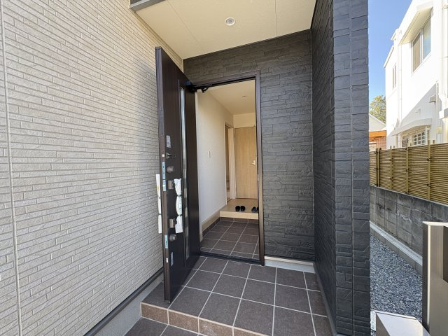 LG豊見城市我那覇1号棟＼☆ご成約時キャッシュバック☆／の玄関