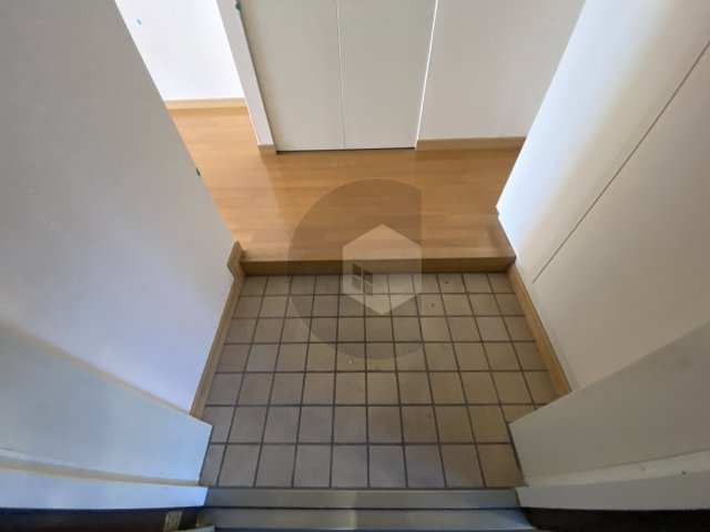 グランガーデン足代新町の玄関