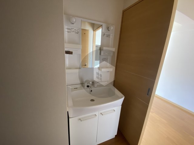 グランガーデン足代新町の独立洗面台