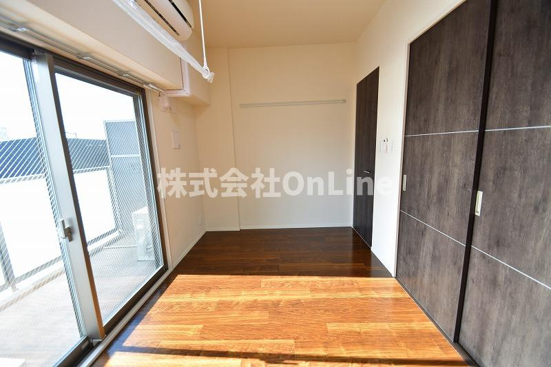 リアライズ小路駅前の洋室