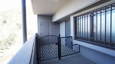 【玄関】 | フローレンス井口台 | プライベートポーチつき玄関の角部屋