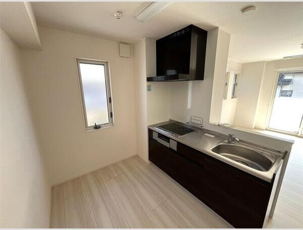 LUANA・AIR・RESIDENCE宮町のキッチン
