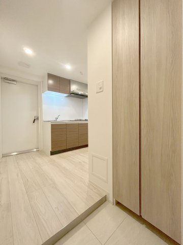 「防音マンション」クリオラモード新江古田サウンドテラスの玄関|明るい玄関です