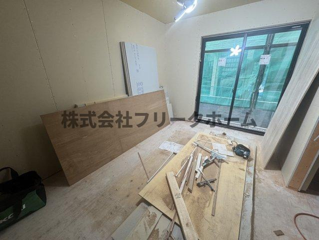 武蔵野市吉祥寺本町４丁目のアパートの居間・リビング