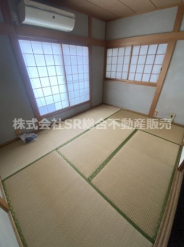 横小路町６丁目中古戸建の和室|3F6帖和室。和室があると、家にあたたかい雰囲気が生まれます