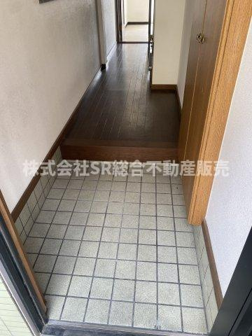 横小路町６丁目中古戸建の玄関|玄関広めで使いやすいです☆