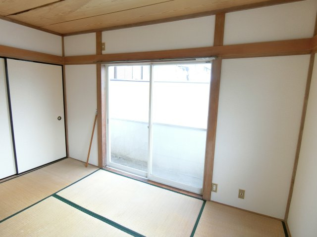 メゾネット可美の和室