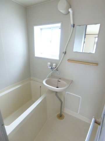 メゾネット可美の浴室