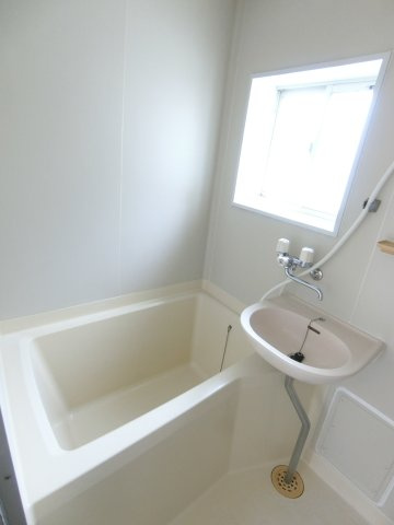 メゾネット可美の浴室