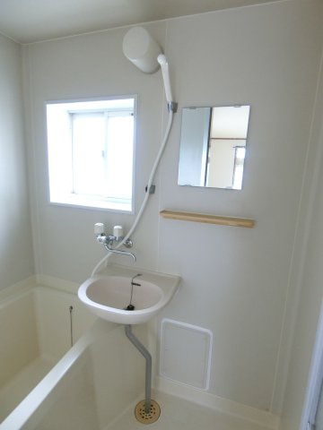 メゾネット可美の浴室