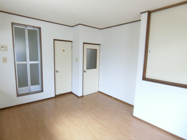 メゾネット可美の居間・リビング