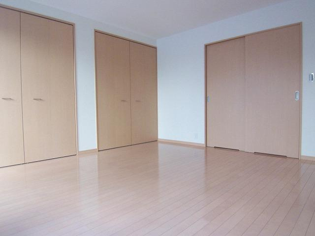 グラントレゾール明大前の居間・リビング