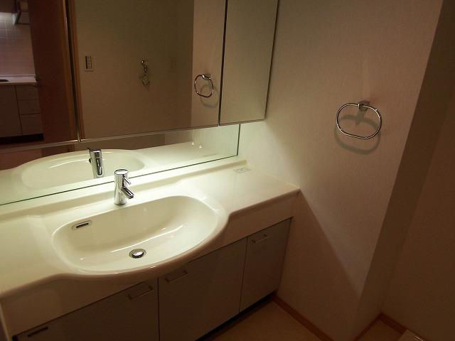 グラントレゾール明大前の洗面所