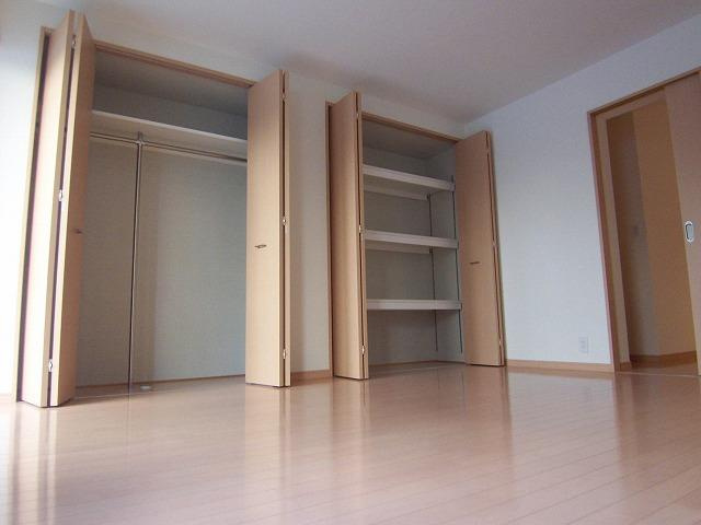 グラントレゾール明大前の収納