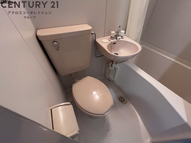 浴室内にトイレがあります！
