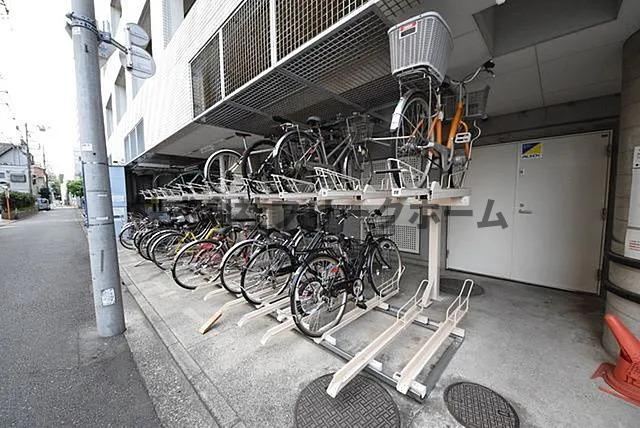 小金井市本町２丁目の賃貸マンションの駐車場