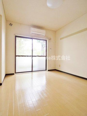 小平市鈴木町２丁目の賃貸マンションの居間・リビング