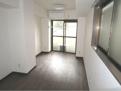 【内装】 | オークヒルズ | 2面採光の明るい室内です