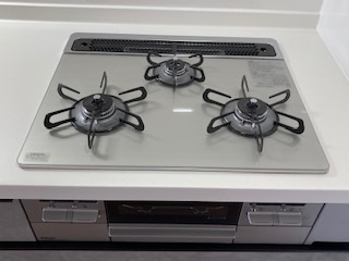 さんくれーる茨木 A棟のキッチン|3つ口コンロ