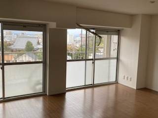 さんくれーる茨木 A棟の居間・リビング