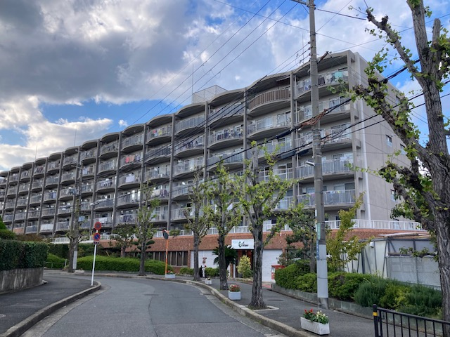 さんくれーる茨木 A棟の外観