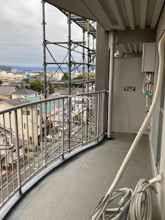 さんくれーる茨木 A棟のバルコニー