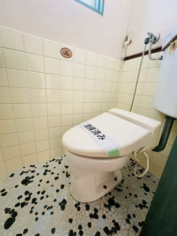 塩屋町戸建のトイレ