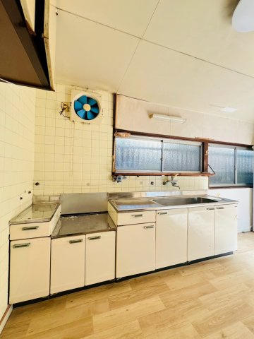 塩屋町戸建のキッチン