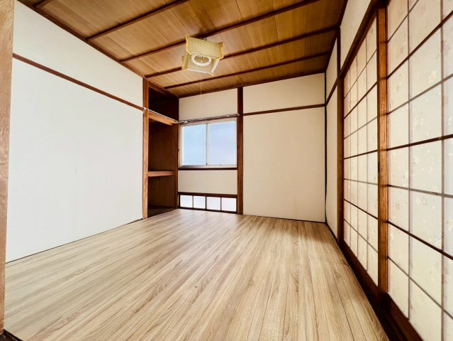 塩屋町戸建の洋室