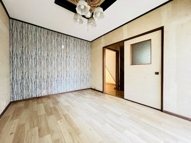 塩屋町戸建の洋室