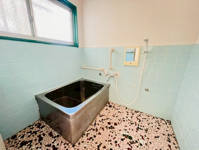 塩屋町戸建の浴室